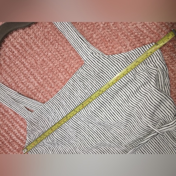 NWT American Eagle Outfitters White Gray Stripped Sleeveless Jumpsuit size 4 - Picture 6 of 6